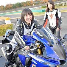 ブリヂストンの新タイヤ試乗会で テスト車両のyzf r1にまたがる美環ちゃん 足つきは表情からご想像ください mikan 1216 美環 natsuminsta528 平嶋夏海 オートバイ女子部 autoby重車女子團 aut motorcycle girl biker girl lady biker