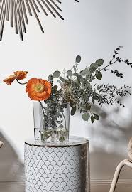 Pure Love Mit Seiner Asymmetrischen Welligen Form Erinnert Die Weltberuhmten Vase Alvar Aalto Von Ittala An Die Landsc Dekorative Vasen Deko Design Vase