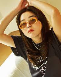 ⠀ [PORTFOLIO] LEE CHARD VIN MOTION GRAPHICS 브랜드가 지닌 위트와 시즌 무드를 움직임과 리듬으로  풀어낸 모션 그래픽 그래픽 요소가 자연스럽게 이어지도록 구성했습니다. #sov2r #소버 #stressover #스트레스오버