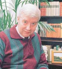 Tvítugur ma›ur stunginn til bana