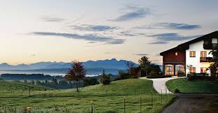 Ein Hotel Im Suden Von Munchen Mit Ausgezeichnetem Restaurant Und Terrasse Mit Alpenpanorama Fur Feiern Events Hochzeiten Alpenpanorama Hotel Alpen