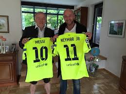 Messi became a star in his new country and in 2012 set a record for most goals in a. Weltexclusiv Kinderlachen