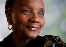 Elizabeth Pulles's Instagram, Twitter & Facebook