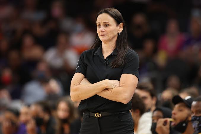 Head coach Sandy Brondello during a WNBA game, do AI tạo