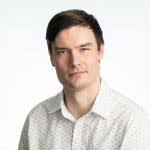 seeks to identify robust relationships between