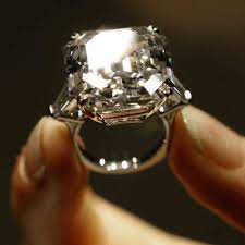 Elizabeth Taylor S Jewels Bring Millions Elizabeth Taylor Ring Elizabeth Taylor Diamond Elizabeth Taylor Jewelry