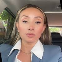 Lisa Pons's Instagram, Twitter & Facebook