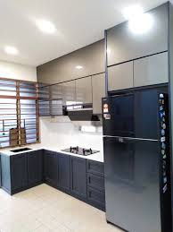 Model kitchen set dengan bentuk letter l menggunakan bahan standar gavin yaitu multiplek 18 ml dan finishing cat duco glossy berwarna putih. Aluminium Kitchen Cabinet Wc Home Facebook