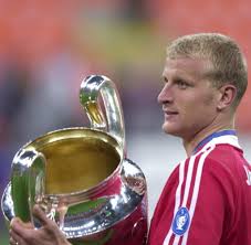 Carsten jancker (born 28 august 1974) is a german football coach and former professional footballer who played as a striker between 1993 and 2009 for various teams including fc köln, rapid wien, fc bayern munich, udinese calcio, fc kaiserslautern, shanghai shenhua f.c., and sv mattersburg, as well as the german national team. Fc Bayern Als Franz Beckenbauer Anrief Dachte Carsten Jancker An Einen Witz Welt