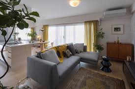 3LDKの典型的なマンションが家具と壁面の変更で大胆に一新！