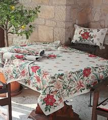 Tappeti cuscini e copritutto tavolini pouf e divanetti accessori. Tovaglie Archivi Bellavia Ricami