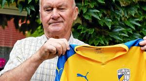 OTZ-Leser Siegfried Dobermann gewinnt signiertes FCC-Trikot