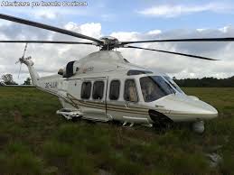 Cu siguranta ca cea mai buna scoala de pilotaj elicoptere este cea urmata de pilotul din imaginile de mai jos. Un Pilot ConstÄnÅ£ean ZboarÄ In Africa Galerie Foto