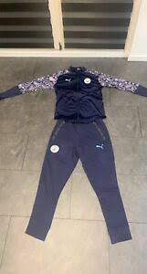 Alle styles für jungen und mädchen jeden alters sind strapazierfähig und mit praktischen funktionen ausgestattet, wie softform einlegesohlen und schuhen zum direkten reinschlüpfen. Trainingsanzug M In Berlin Ebay Kleinanzeigen