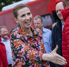 Det må være analysen efter en kaotisk weekend, hvor et pressemøde med statsministeren i spejlsalen fredag først. Helle Thorning Schmidt Welt