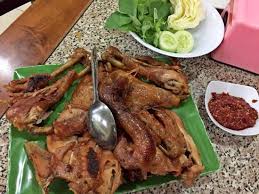 Selanjutnya digoreng sebentar hingga agak kering dan disajikan. A Taste Of Traditional Jogja Chicken Review Of Ayam Goreng Bu Tini Yogyakarta Region Indonesia Tripadvisor