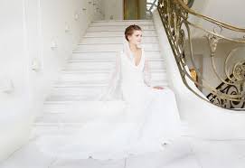 Die designerinnen alexandra roehler und johanna kühl erschufen eine hochzeitstraumwelt für kundinnen mit einem hohen anspruch an design, material und passform. Alexandra Monaberg