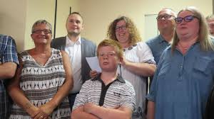 La solidarité avec les plus démunis n'a jamais été dans son agenda. Henin Beaumont Le Secours Populaire Heninois Prend Provisoirement Ses Aises Rue Pasteur