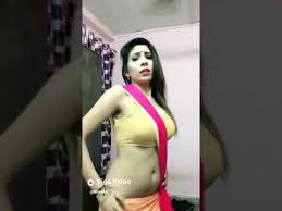 Saree with gorgeous backless blouse. Sexy Girl Hot Dance In Saree At Instagram Youtube