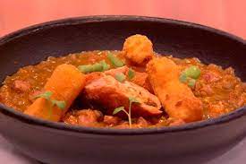 braciola napolitana com ragu de lentilha e croquetes de batata sbt