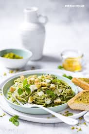 Pasta Mit Pistazien Pesto Burrata Und Krauterbaguette Knuspertopping Nicest Things Beste Pasta Rezepte Rezepte Pistazienpesto