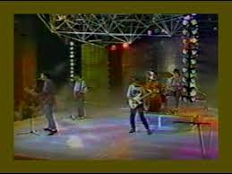 C c# dm (3) dm bb c dm formo parte de una expedición, al desierto de sahara dm bb c dm (dm c# c) solo llevo un polvorón y una bolsa con agua c yo soy lawrence de arabia dm y no tengo miedo de las. Hombres G Lawrence De Arabia 2 Youtube