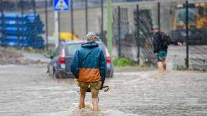 Nach den ersten hitzewellen 2021 folgen immer wieder unwetter. 6bef Zfrbuln7m