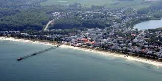 It features fine sandy beaches, noble resort architecture and varied lush natural surroundings. Binz Auf Der Insel Rugen