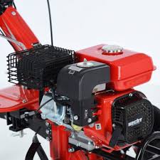 Lze jej přestavět na jednoosý traktor. Hecht 7100 Benzinmotoros Rotacios Kapa Csapuniverzum