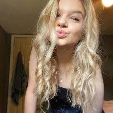 Melissa Grabowski's Instagram, Twitter & Facebook