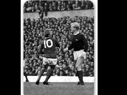 Setelah empat tahun di huddersfield, manchester city merekrut dia dengan biaya transfer. Martin Wengrow On Twitter Watching The Denis Law Documentary Earlier Reminded Me Of This Match I Was At Old Trafford In 1967 As Law Arsenal S Ian Ure Had A Fierce Scrap