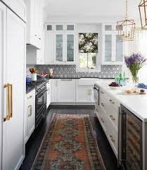 Whether you want inspiration for planning black marble countertops or are building designer black marble countertops from scratch, houzz has 277 pictures from the best designers, decorators, and architects in the country, including karr bick kitchen and bath and kmh design, inc. 75 Beautiful Kitchen With Marble Backsplash And Black Countertops Pictures Ideas July 2021 Houzz