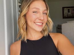 Breanna Lewis's Instagram, Twitter & Facebook