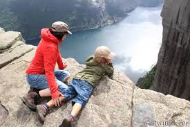 It is probably the most famous landmark in fjord norway. Preikestolen Pulpit Rock 600 Meter Geradeaus Nach Unten Weltwunderer