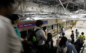 Saya keluar dari kereta, menunggu pemandu bas turun. Accidents And Incidents In Malaysia 1 Weehingthong Linkis Com