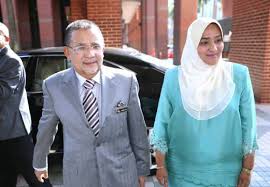 Jadi siapakah sebenarnya tan sri isa samad yang dikatakan orang politik berbanding tokoh perniagaan ni? Isa Samad Isteri Tiba Di Sprm