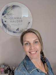 Introducing................ 🎉🩷🄲🄾🄾🄼🄱🄴 🄱🄴🄰🅄🅃🅈 🄱🄰🅁🄽🎉🩷 in  Coombe Lane, Enford. 🌿It's pink, cute, cosy and fresh and ready for you to  enjoy! Whether you're looking for a complete transformation or much needed  pamper time.