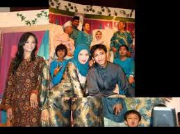Collection by design by waqas • last updated 2 weeks ago. Gambar Datuk Siti Nurhaliza Dan Keluarga Di Majlis Perkahwinan Adiknya Youtube