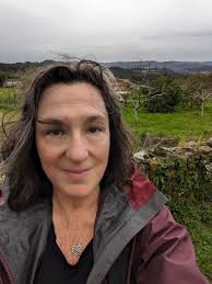 Took the old route ( blue one), between Betanzos and Hospital de  Bruma,didnt need the app as I could follow the old painted arrows. Was  peaceful, quiet lanes and forest tracks. Glad