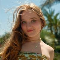 Anita Manzo's Instagram, Twitter & Facebook