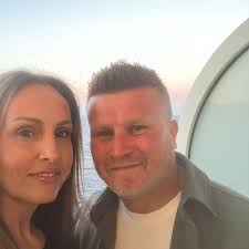 Had the pleasure of jamming a few songs with this guy last night! 😎  seriously cool musician! What a great way to start the weekend. Hope to see  you all tonight in