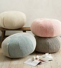 Les Coussins Selon Quatre Styles Les Idees De Ma Maison Floor Pillows And Poufs Floor Pillows Floor Cushions