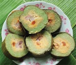 Banh Tet Traditional New Years Fare For Friends From Vietnam Yum Vietnamese Recipes Viet Food Chinese Food Culture