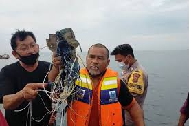 Boeing plane that crashed off indonesia with 62 people on board was likely intact until it smashed investigator said plane could have broken apart when it hit the water four minutes after takeoff the plane plunged nearly 3,300 metres in 60 seconds M7so9p3imbrygm