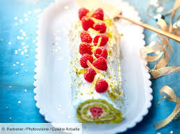 Buche Au Mascarpone Pistaches Et Framboise Recettes Recette En 2020 Recette Framboise Pistache