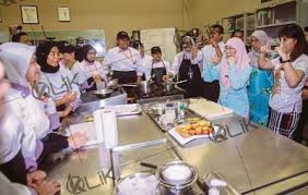 The original size of the image is 200 × 200 px and the original resolution is 300 dpi. Rakaman Video Kolej Komuniti Selayang Wan Azizah Wan Ismail Klik