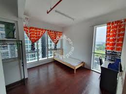 De indeling na de entree bevindt zich rechts de eerste slaapkamer. De Centrum King Room For Rent Near Unipark Condo Kajang Rooms For Rent In Kajang Selangor Mudah My