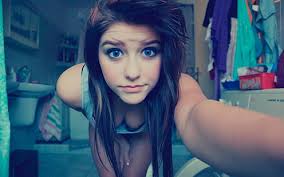 But in true '90s style, she tried out the voluminous, curly blonde pixie that so many stars. Hd Wallpaper Blue Eyes Cute Teen Girls Wallpaper Flare
