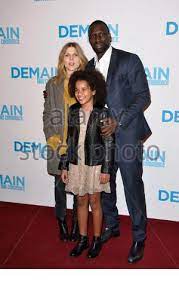 Demain tout commence, la nouvelle comédie d'hugo gélin avec omar sy et l'étonnante gloria colston se dévoile à travers quatre par la rédaction — 1 déc. Clemence Poesy Omar Sy Gloria Colston Attending The Demain Tout Commence Paris Premiere At Cinema Le Grand Rex In Paris France On November 28 2016 Photo By Alban Wyters Abacapress Com Stock Photo