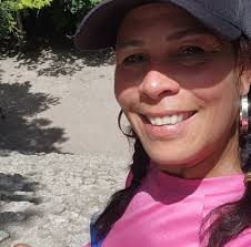 How to handle extra, unregistered guests in Airbnb bookings?